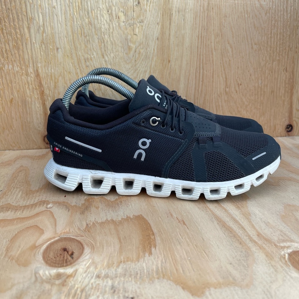 Women’s On Cloud 5 Running Shoes size 8